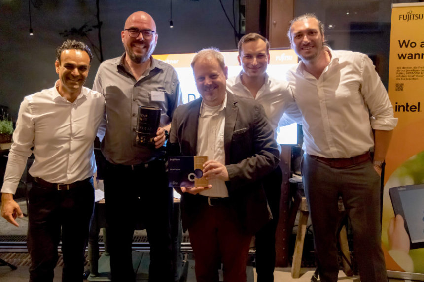 Fujitsu1 Von Links nach Rechts: Santosh Wadwa (Head of Product Channel Sales Central Europe Fujitsu), Gregor Mechtersheimer (Geschäftsführer DigiPhant), Tobias Kaufmann (Geschäftsführer DigiPhant), Christoph Müller (Regional Sales Manager, Product Channel Sales Süd/Ost Fujitsu), Julius Berger (Head of Channel Sales Südost Fujitsu)